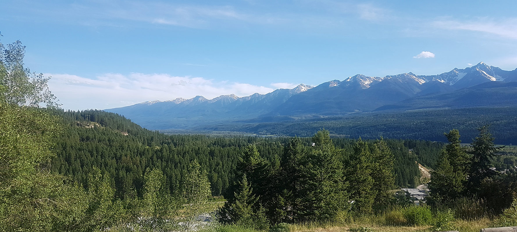 After renting a one-way car rental from Vancouver to Calgary, we look for things to do in Golden, BC. We chose adventure - of the river rafting kind.