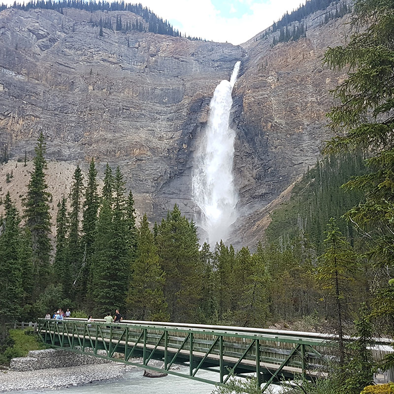 After hiring a one-way car rental from Vancouver to Calgary, we looked for the top things to do along the way. We chose to explore the stunning Takkakaw Falls.